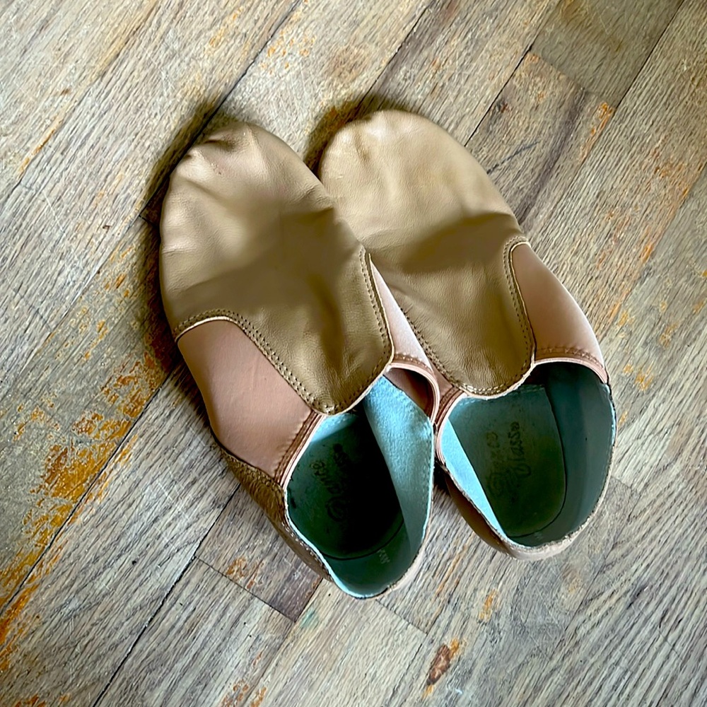 Leather dance shoes
